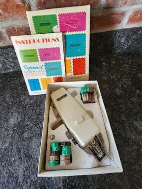 Professional Buttonholer By Singer w/Instruction Manual. Vintage 1973